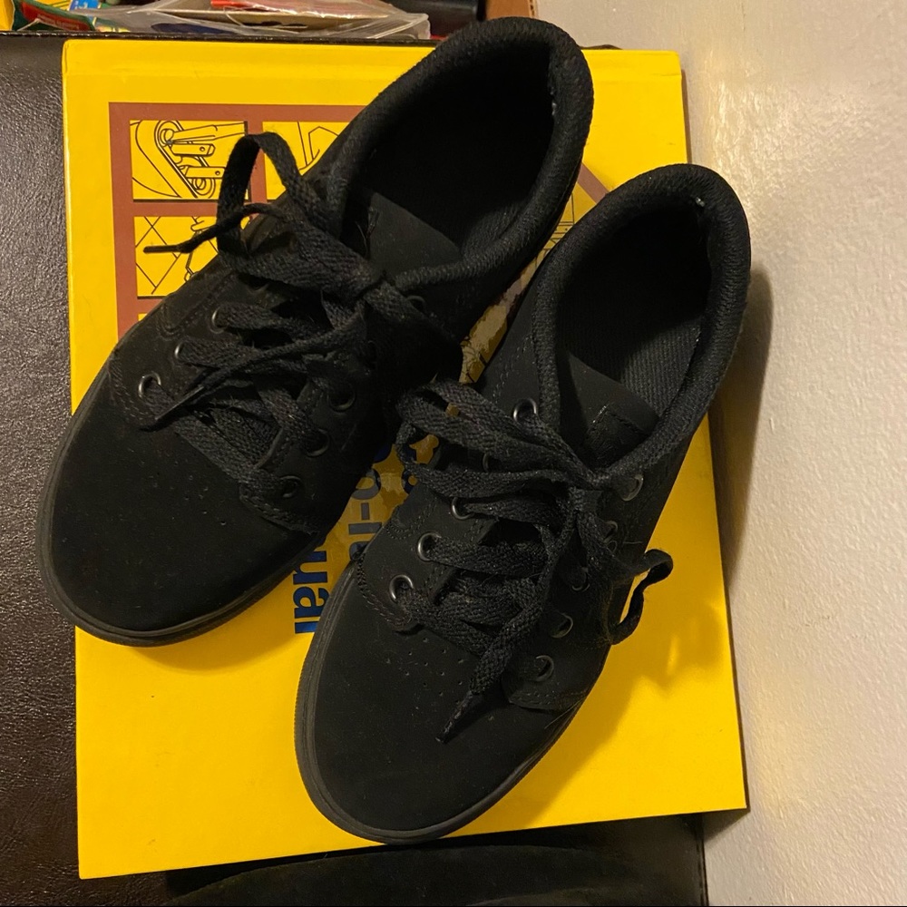 Black Suede Sz2Y EUC